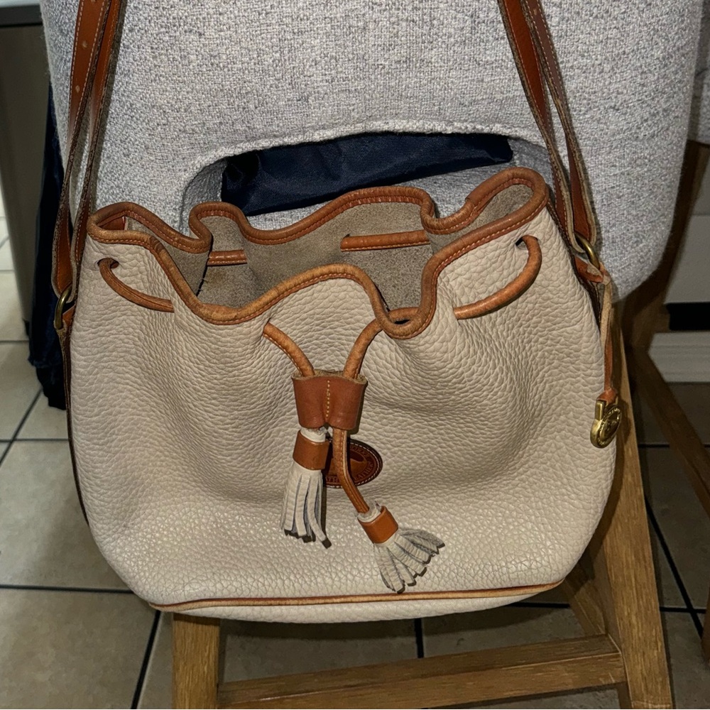 Vintage Dooney & Bourke Cream and Tan Leather Shoulder Bag